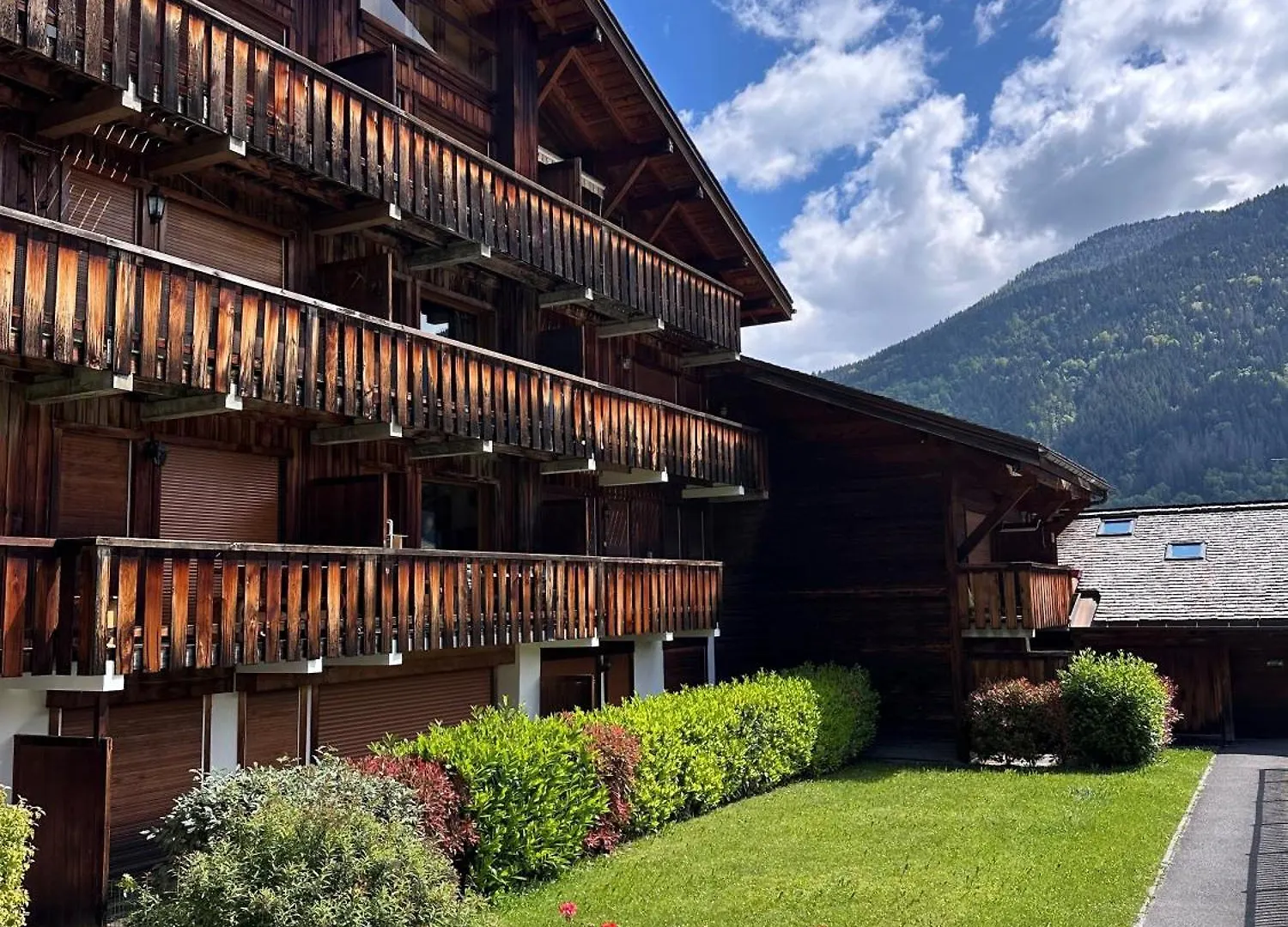 3 Bed Apartment With Private Terrace, Communal Pool, Mont Blanc Views Сен-Жерве-Ле-Бэн